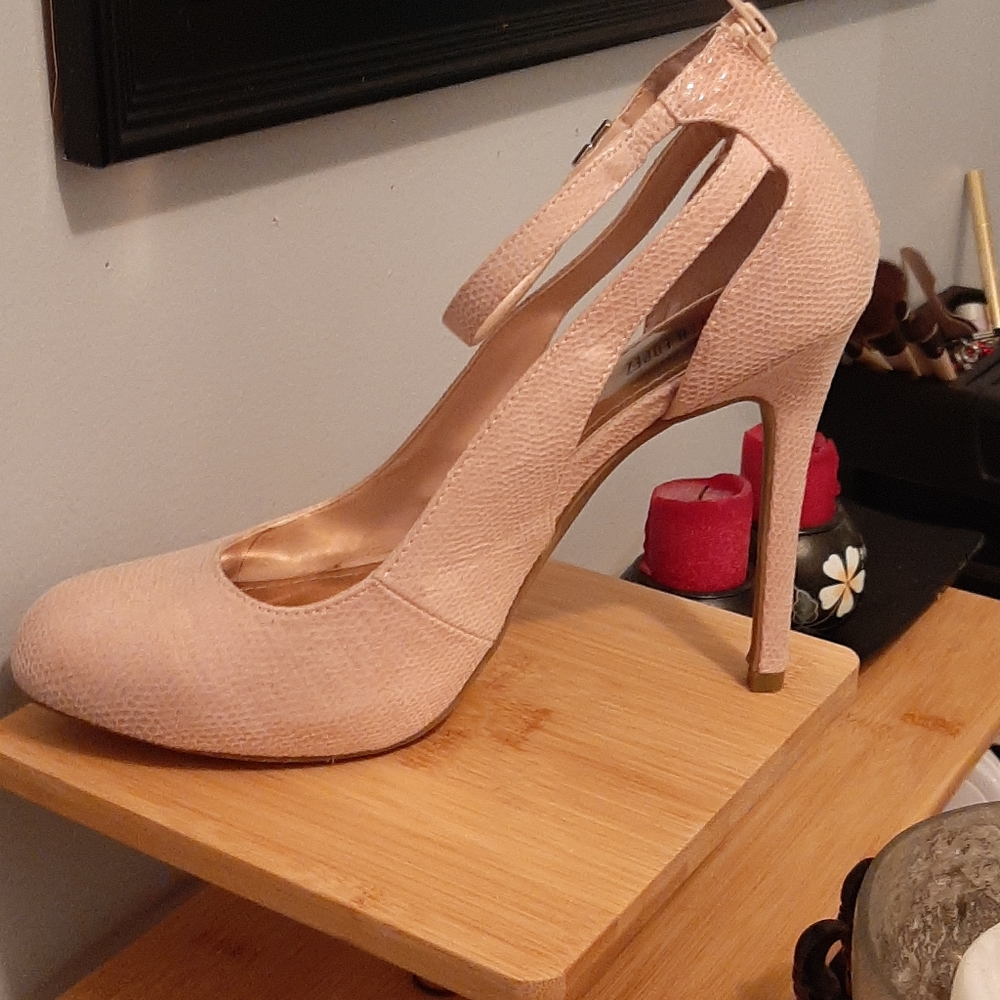 Heels - Picture 2 of 5